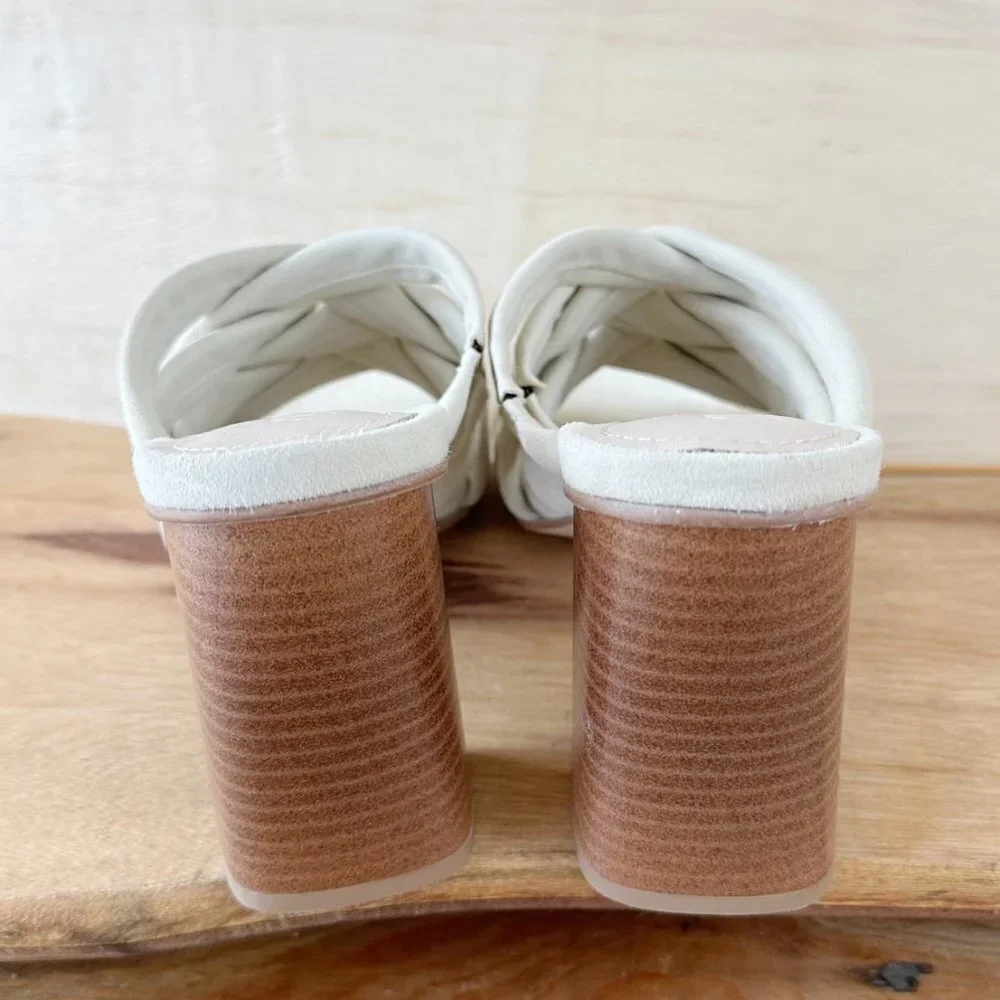 NWOB‎ Journee Collection Signature Lyddie Cream Block Heel Sandal Size 8.5